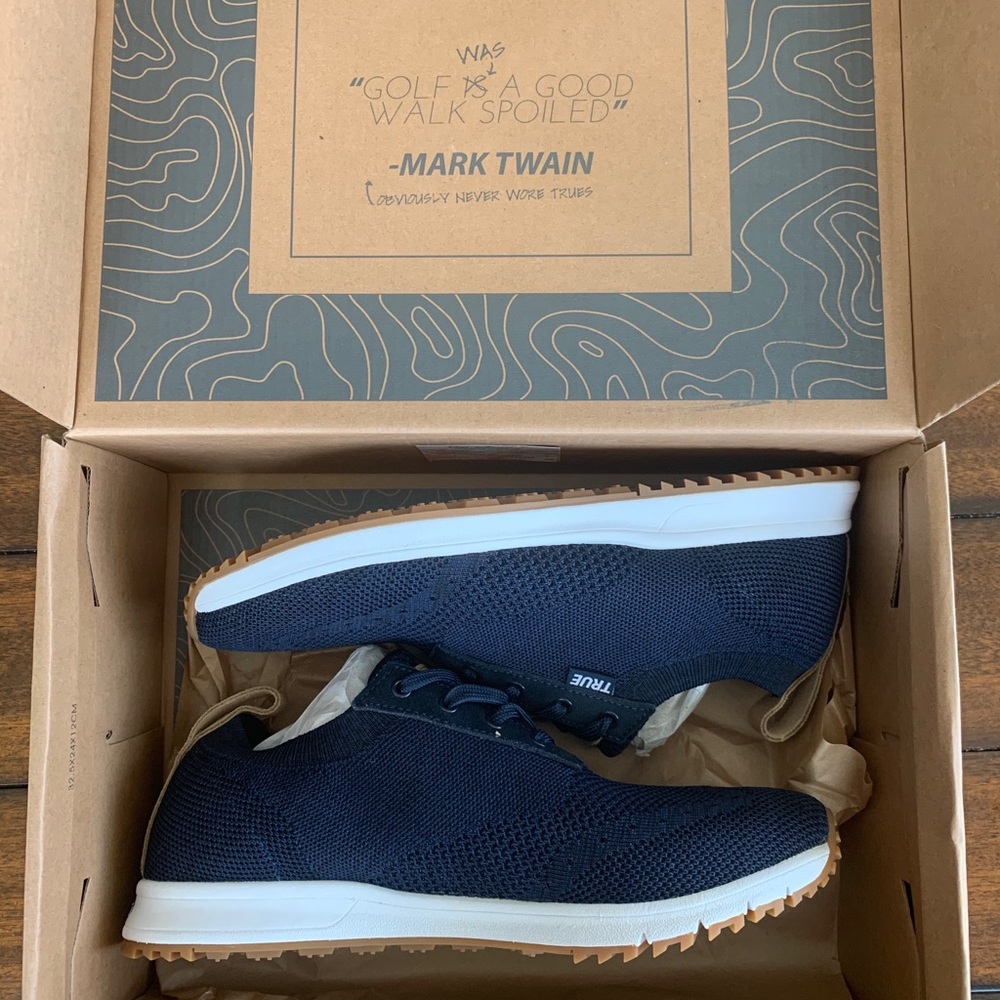 Men’s golf shoes